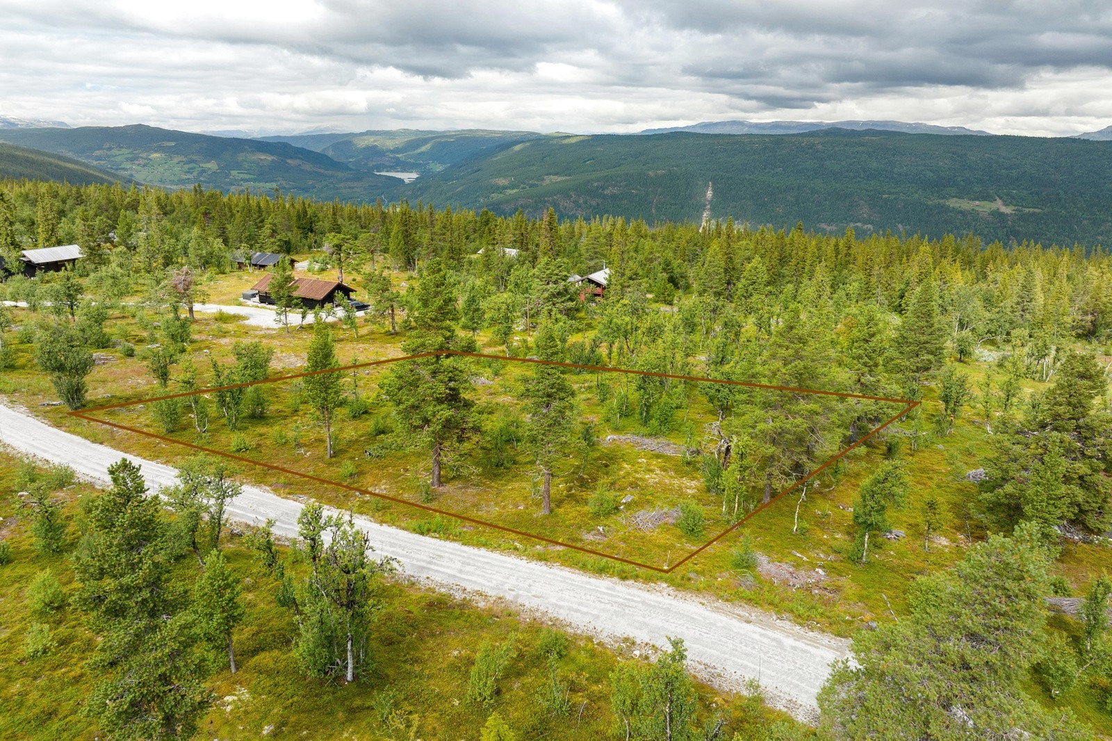 Området er preget av spredt fritidsbebyggelse, med mye friareal mellom tomtene, samt et fantastisk og unikt fjellklima der du virkelig kan finne roen. Galleribilde