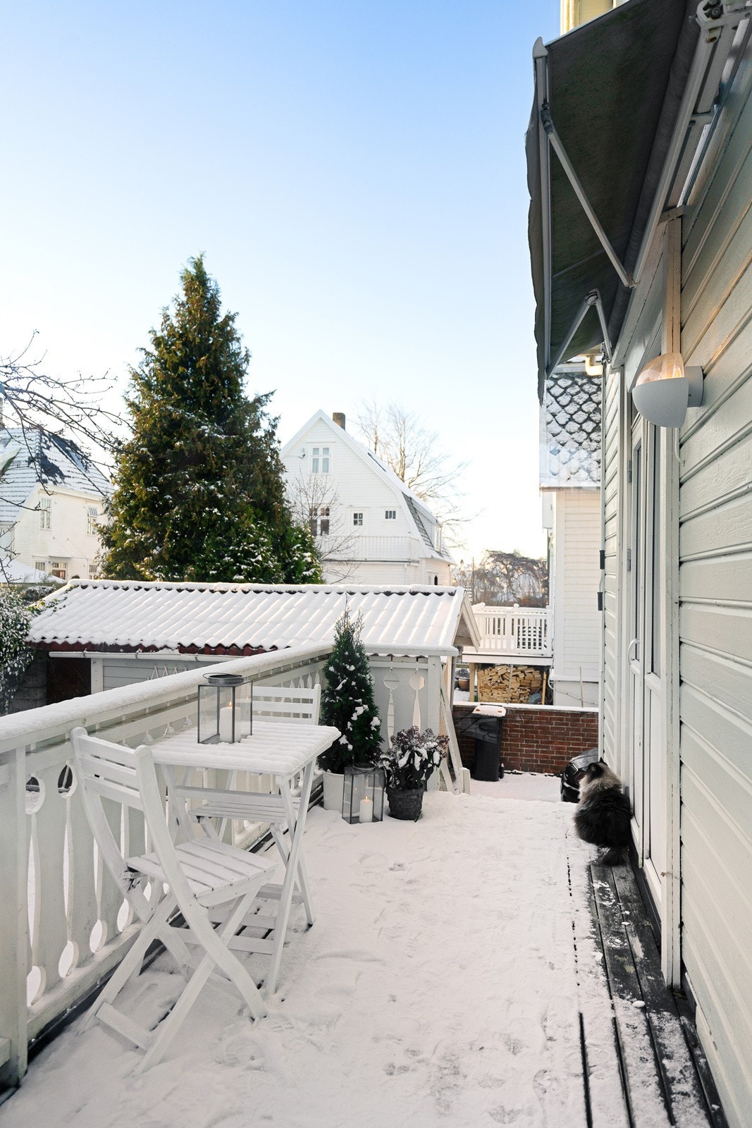 Terrasse med plass til et lite bord Galleribilde