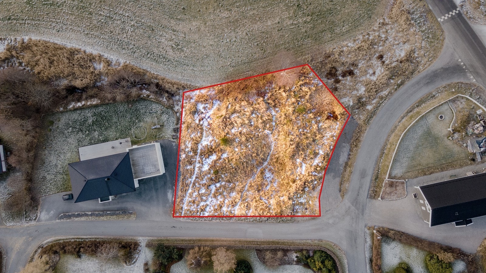 Stor tomt i populært boligområde. Galleribilde
