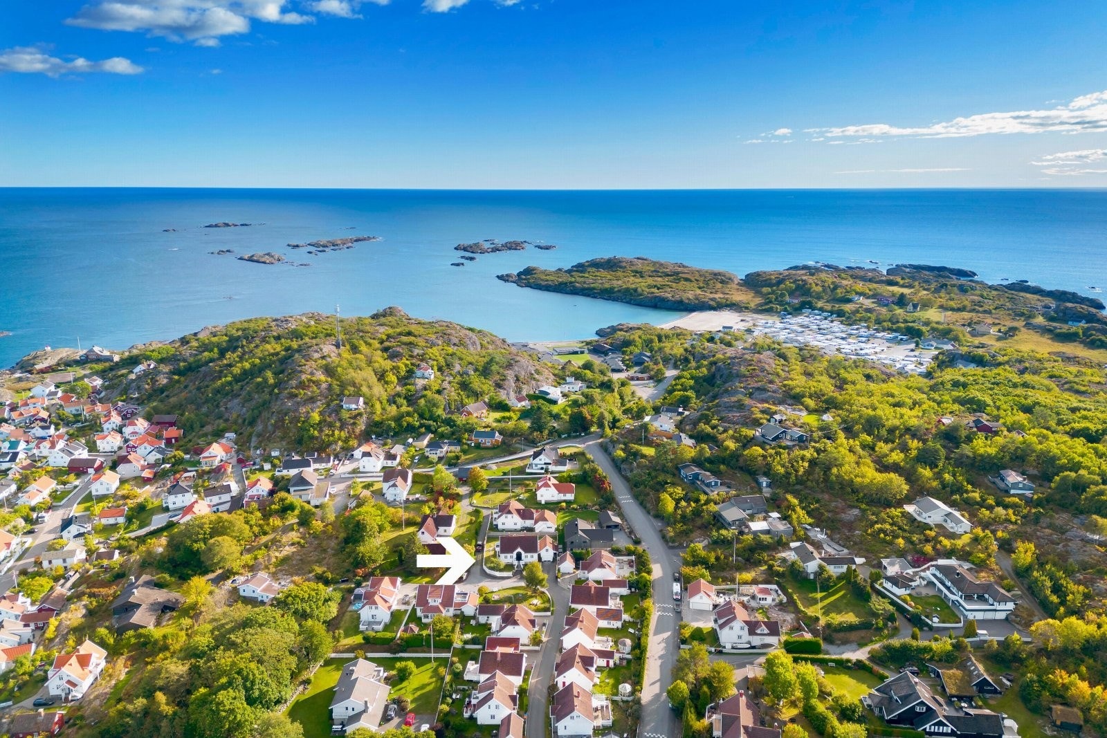 Oddaneveien 29 ligger idyllisk til med gangavstand til Nevlunghavn Bakeri, Oddane Sand og havna. Galleribilde