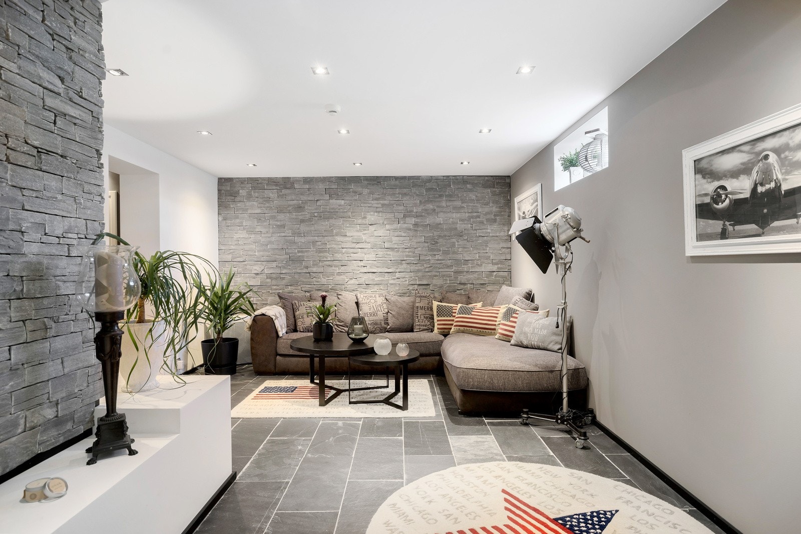 Rommene i kjelleren er av god størrelse, men har ikke vinduer som møter kravet for dagslys og rømningsvei. Galleribilde