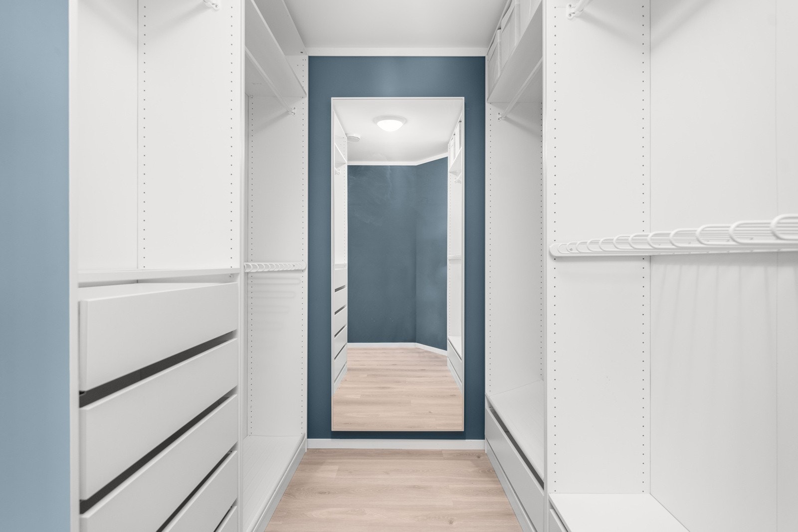 Praktisk garderobe Galleribilde