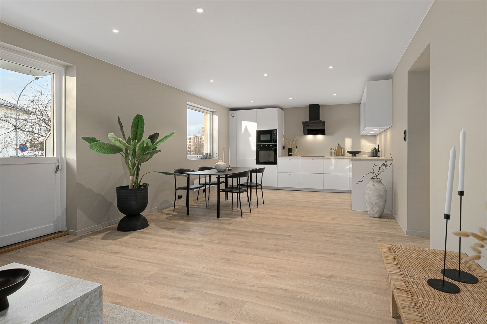 Velkommen til Etterstadsletta 42 A. Presentert av Richard Dante v/Aktiv Eiendomsmegling (tlf. 91 74 30 74) Galleribilde