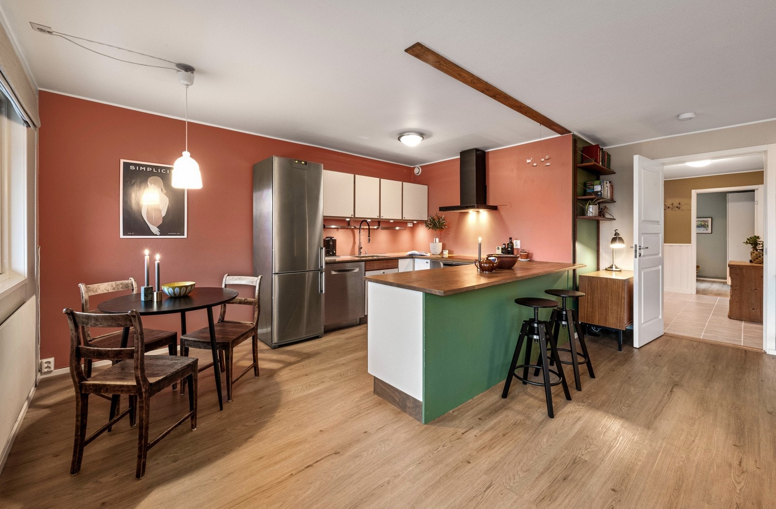 Med denne innredningen får man 3 spiseplasser inkl. spisestuen. Galleribilde