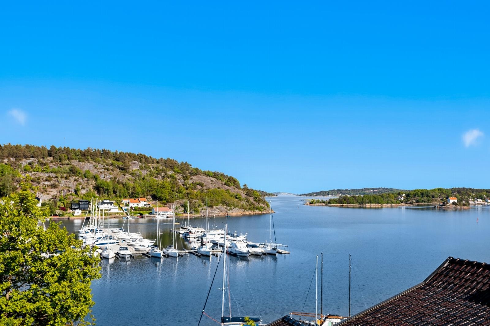 Utsikten mot Vrengensundet må fremheves og soloppgangene må rett og slett oppleves. Galleribilde