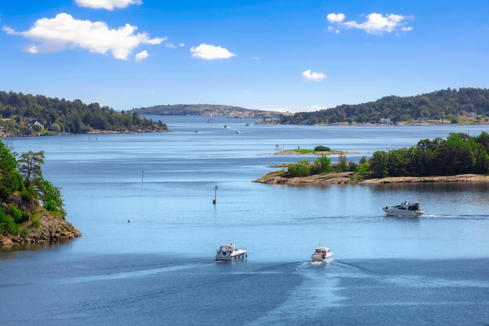 Eiendommen byr på panorama over sjøen. Galleribilde