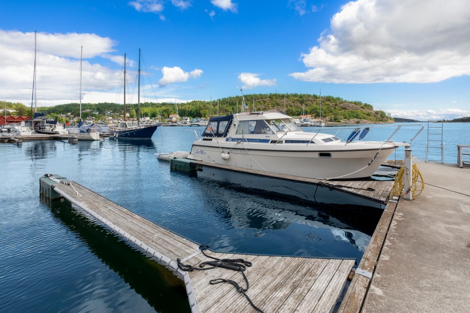 Båtplassen er sikret gjennom tinglyst avtale og er avbildet i fotopresentasjonen. Galleribilde