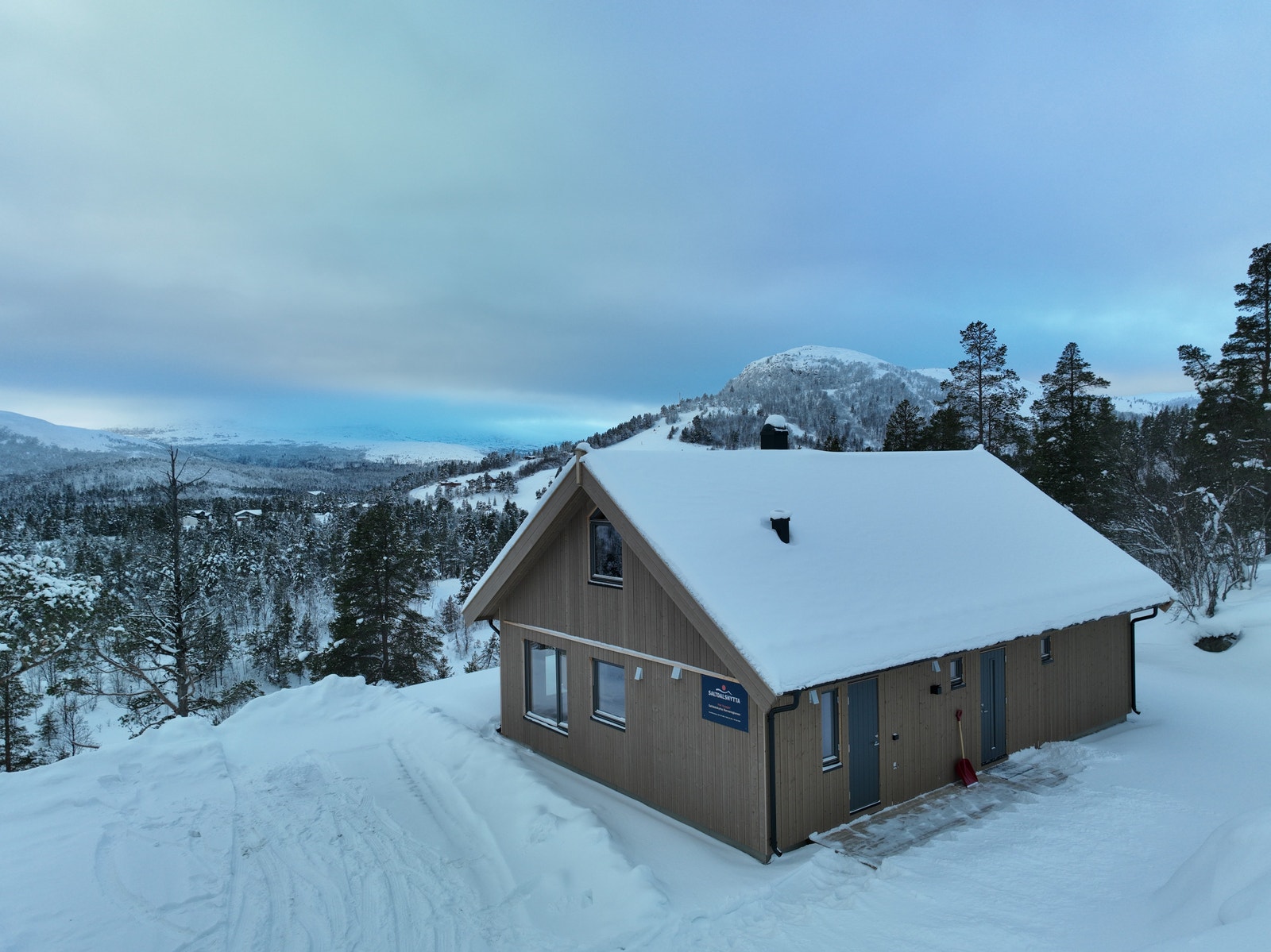 Solheim 100 i desemberlys. Galleribilde