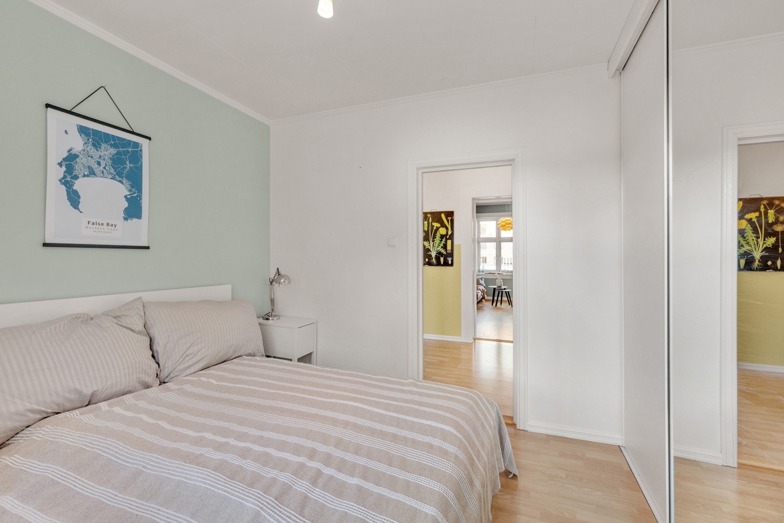 Soverommet er malt i en moderne og harmonisk farge. Galleribilde