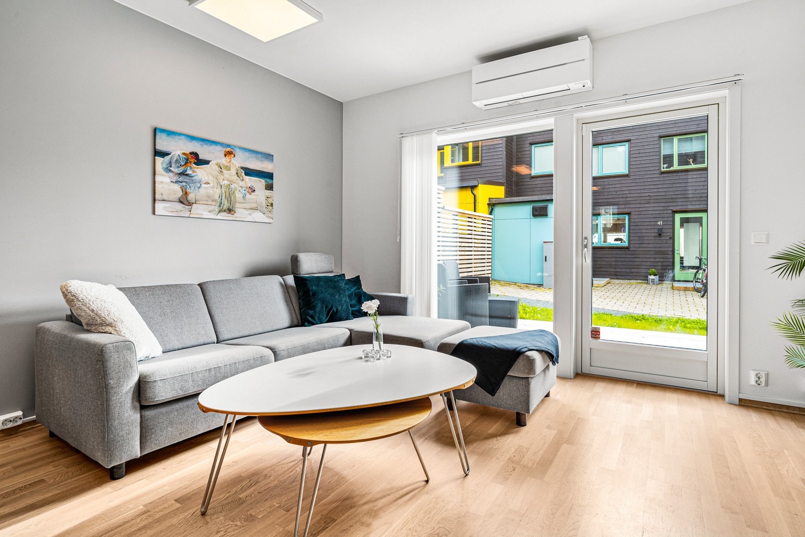 Det er montert varmepumpe på stuen som kan fungere som både varmekilde eller air condition. Galleribilde