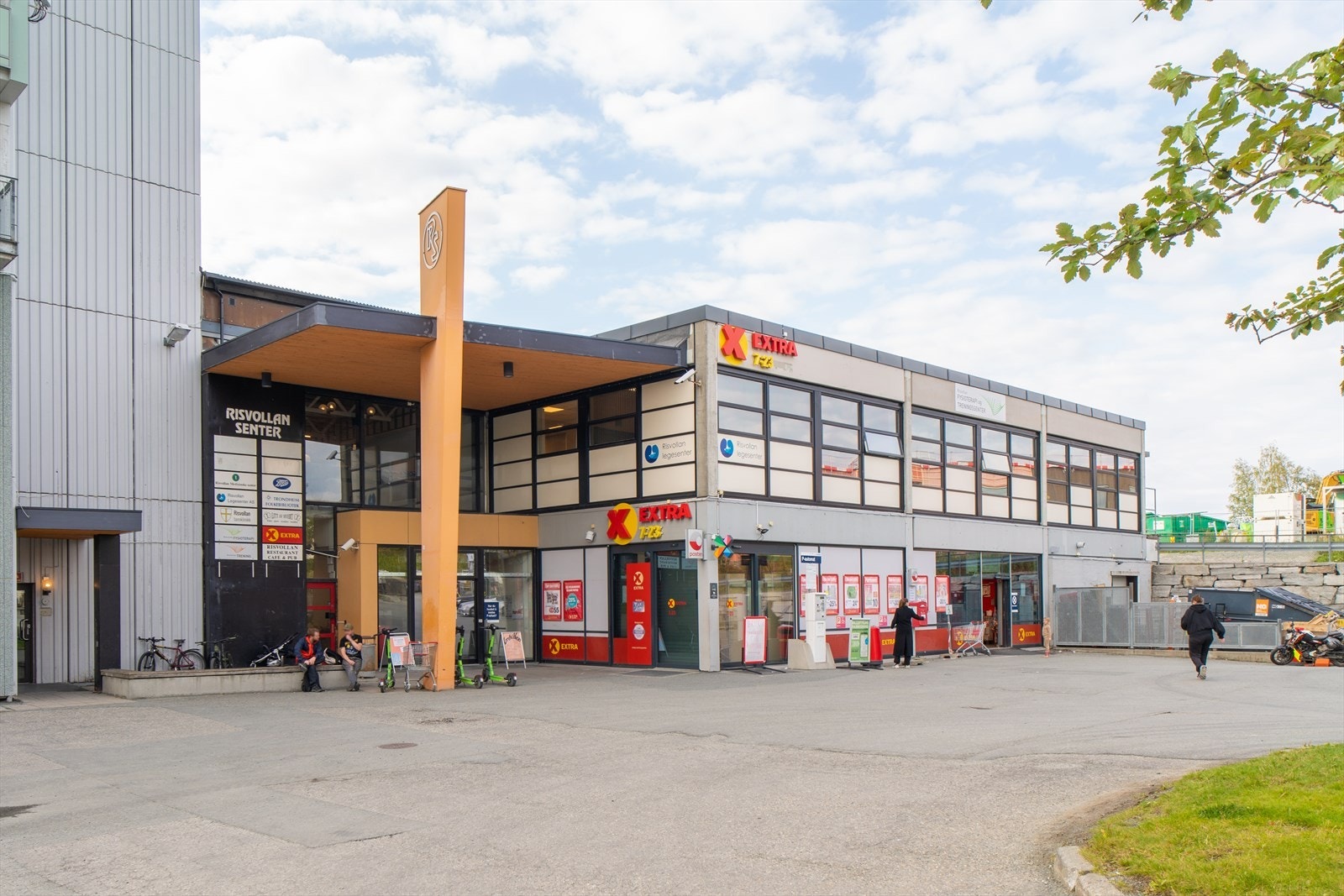 Det er kort vei til Risvollan senter med mange fasiliteter og servicefunksjoner. Galleribilde