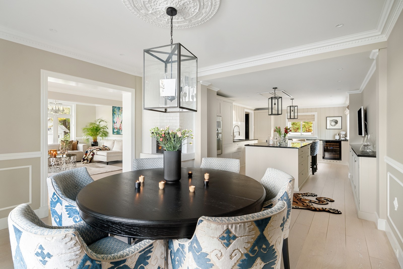 Spisestue og kjøkken Galleribilde