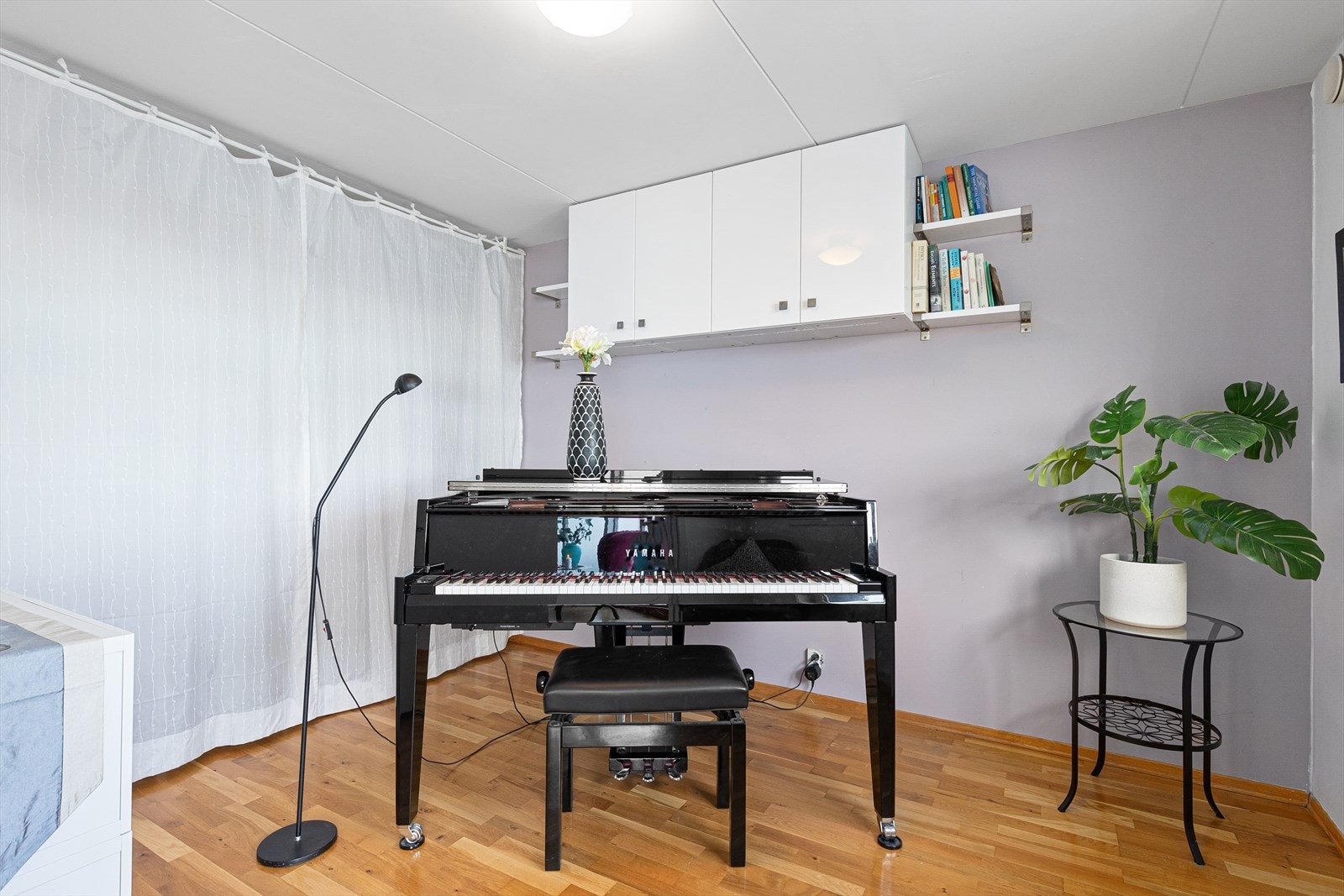 Soverom med garderobe Galleribilde
