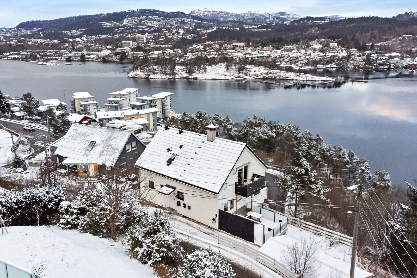 Leiligheten ligger fint til i øverste etasje Galleribilde