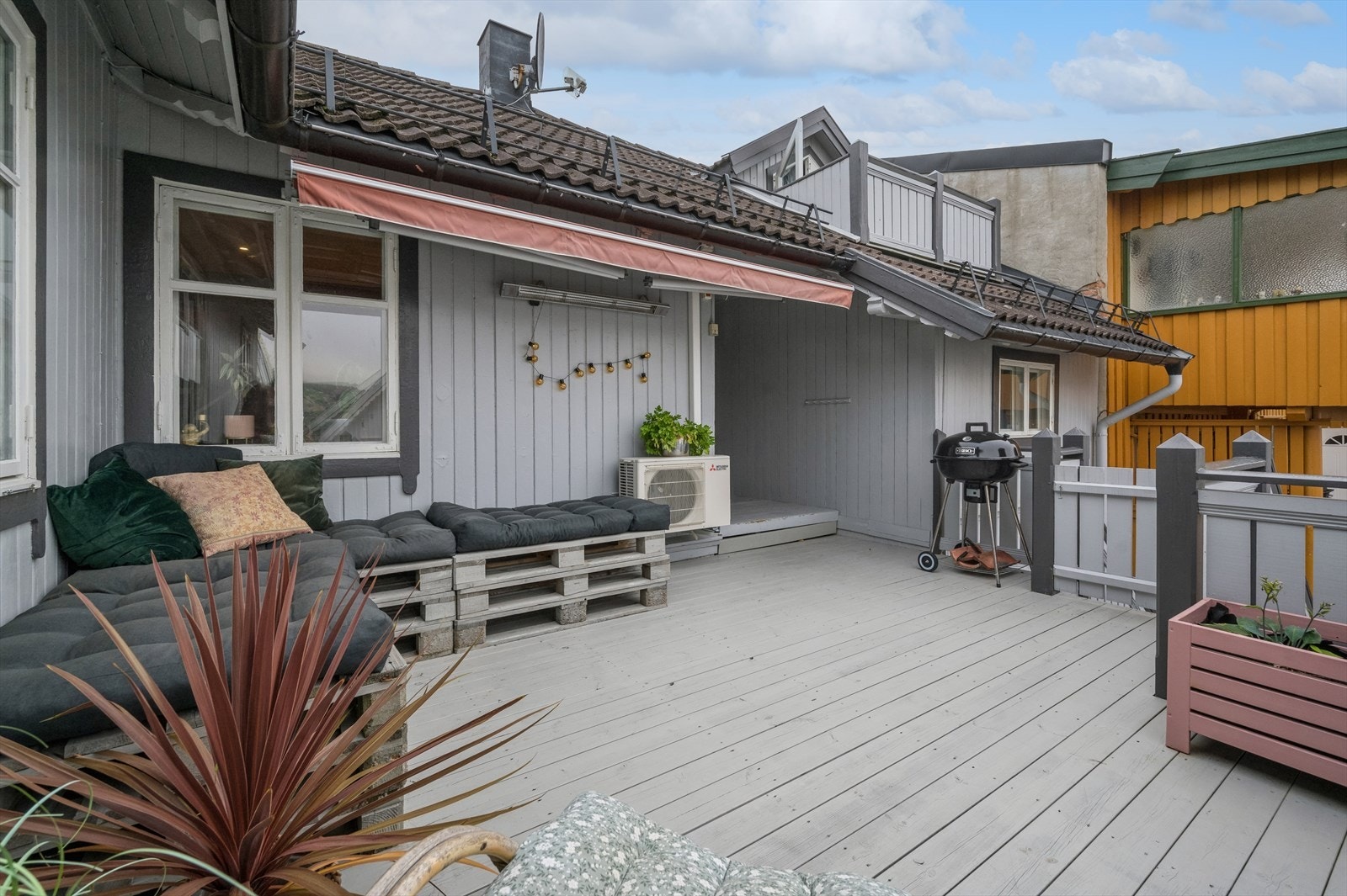 Stor uteplass Galleribilde
