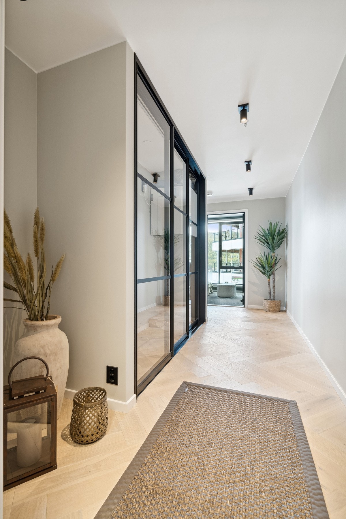 Skyvedørsgarderobe også i gang Galleribilde