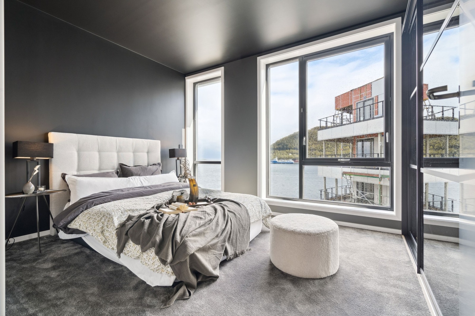 Hovedsoverommet er designet for å gi hotellfølelsen Galleribilde