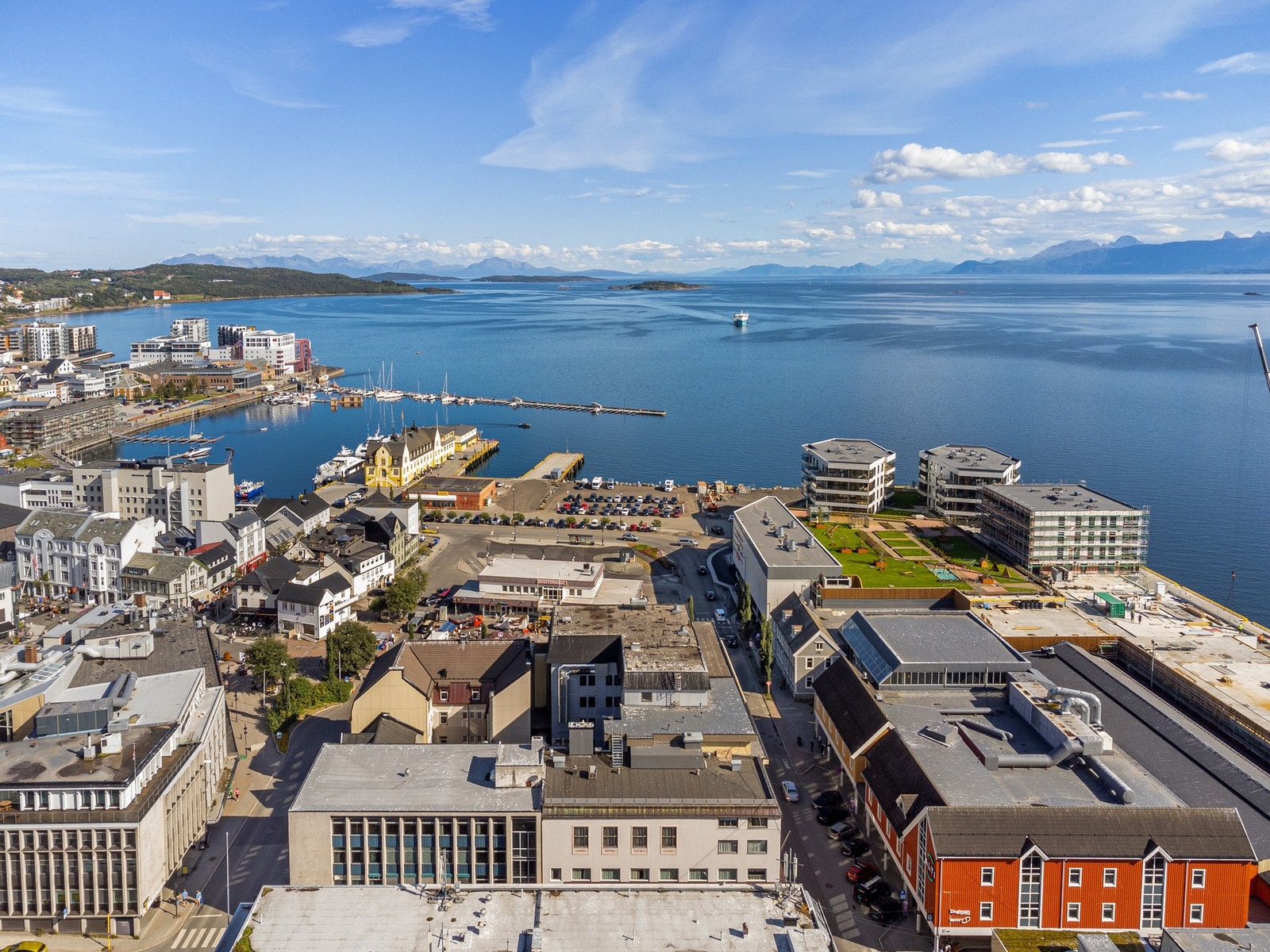 Byhagen har meget fine felleareal og hage Galleribilde