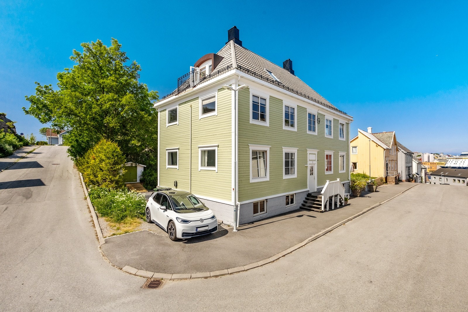 Rolig og renovert gate i et trivelig bomiljø. Galleribilde