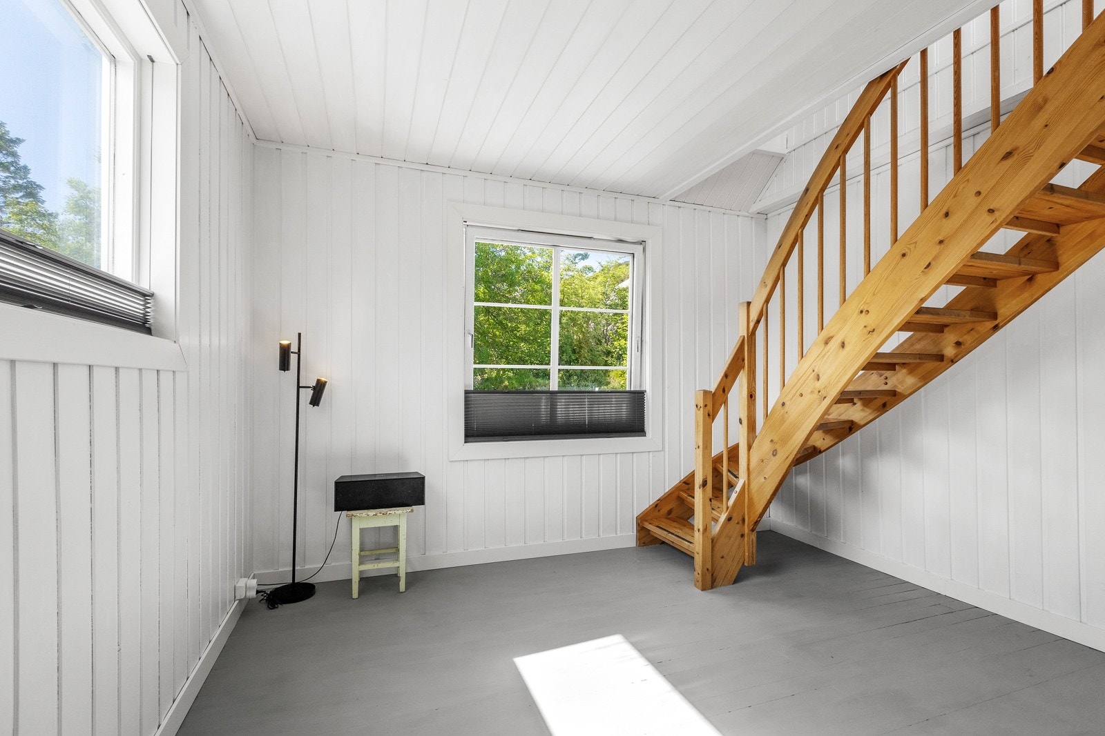 Trimrom for nåværende eier. Trapp opp til loftsstue og loftsoverom. Galleribilde
