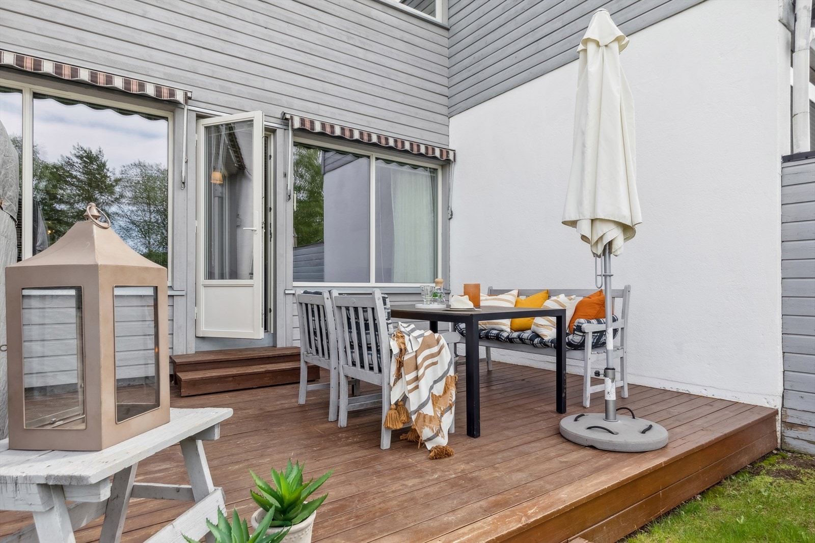 Deilig terrasseplatting med adkomst fra stuen Galleribilde