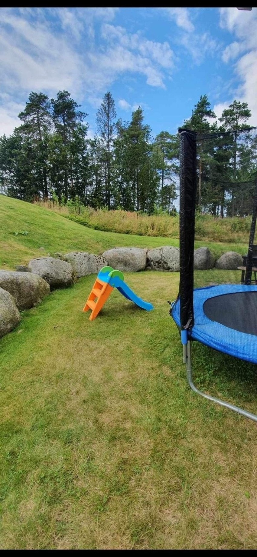 Selgers private bilder: Det er rikelig med boltreplass for de minste i hagen rundt markterrassen. Galleribilde