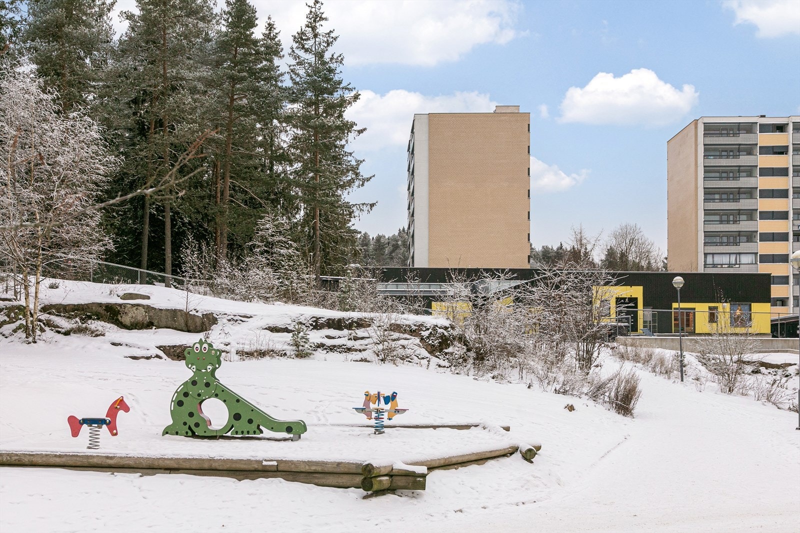 Meget god intern beliggenhet med kort vei til alle her ser man Lilleslottet barnehage Galleribilde