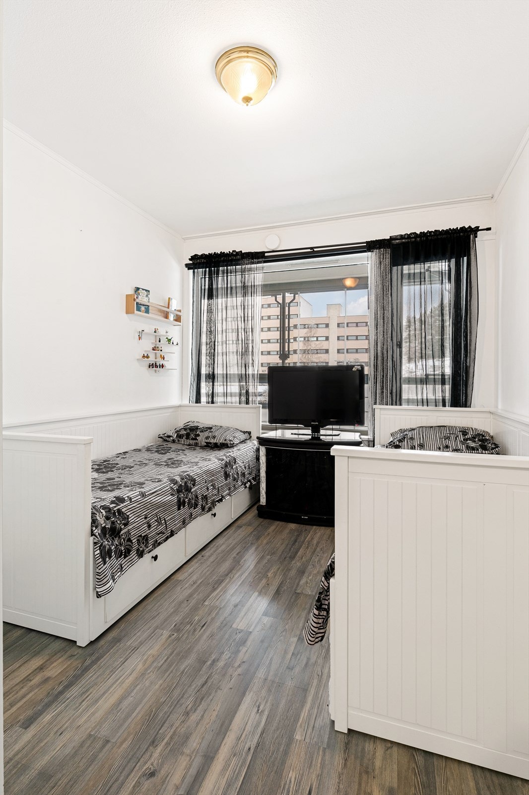 Soverom 2 som også kan brukes som hovedsoverom, barnerom, gjesterom eller kontor Galleribilde