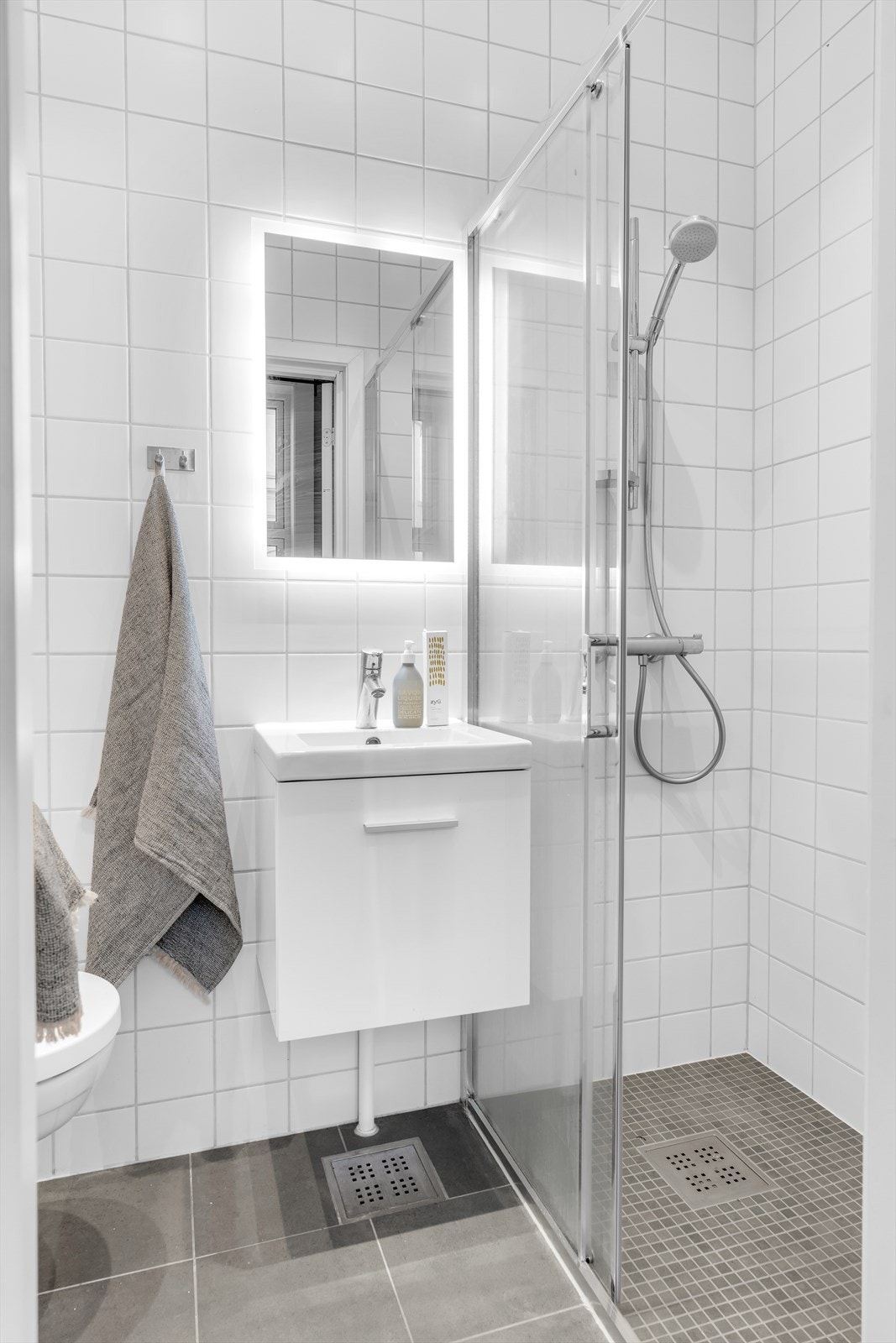 Nytt bad fra 2020-2021 med varme i gulv Galleribilde