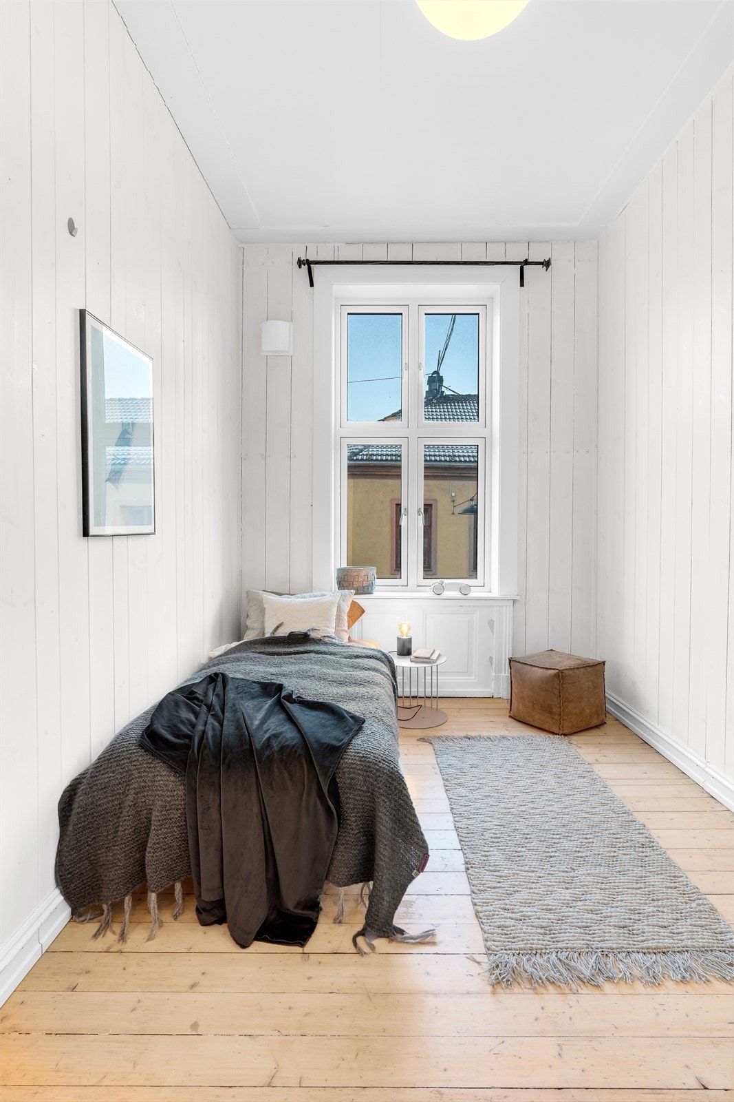 Soverom 2 med adkomst fra gang. Ved behov kan dette rommet innlemmes som en del av hybelen Galleribilde