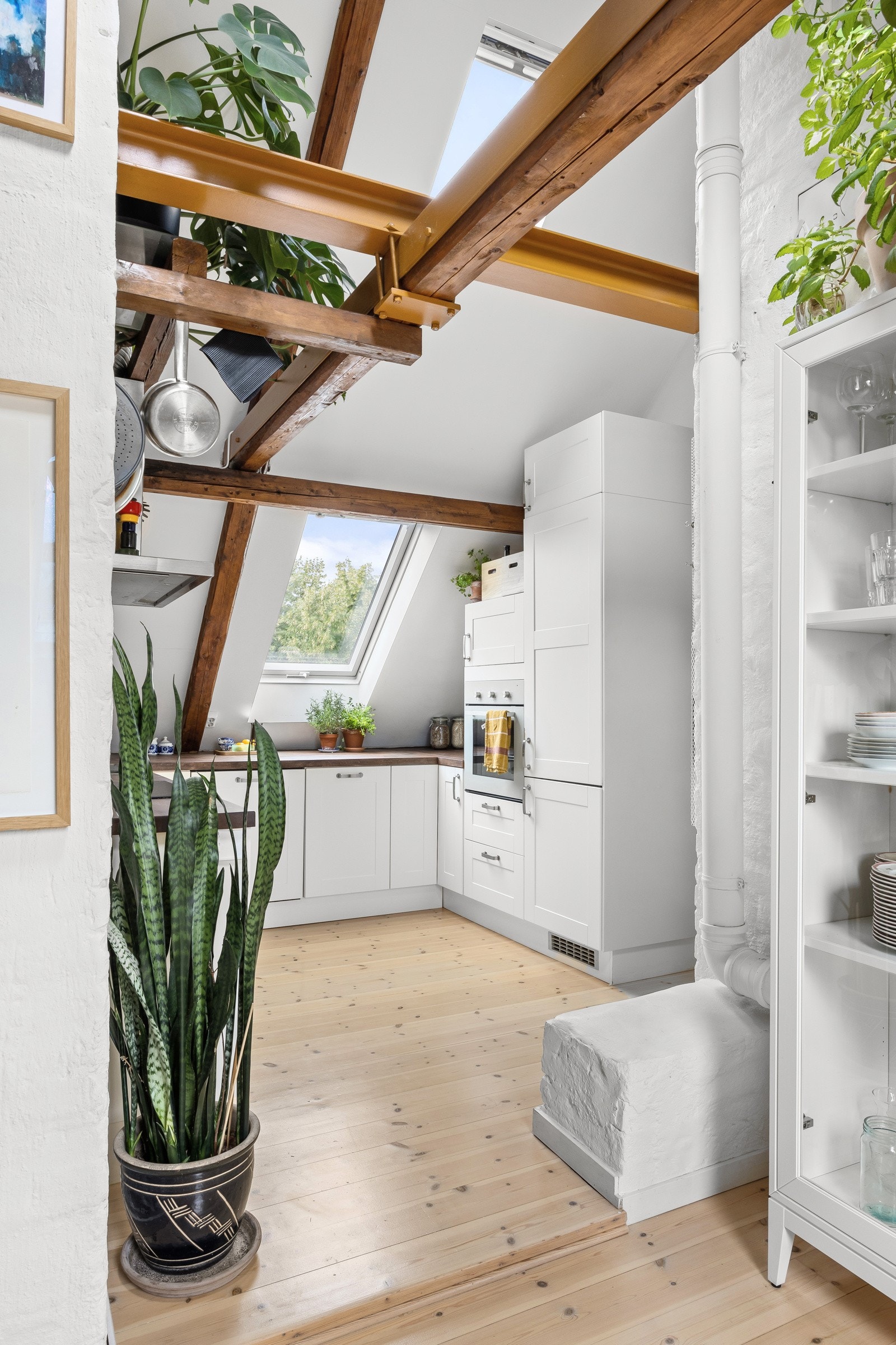 - Leiligheten har et meget fint kjøkken som er designet og innredet med tanke på funksjonalitet - Galleribilde