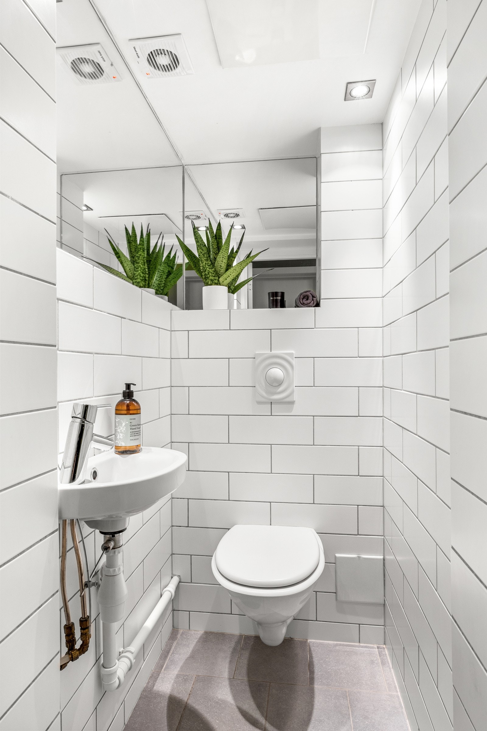 - Praktisk, separat toalettrom gulv med gulvvarme - Galleribilde