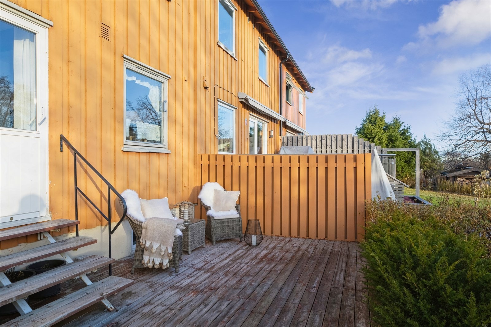 Rekkehus over tre etasjer med populær beliggenhet på Havstein på Byåsen. Galleribilde