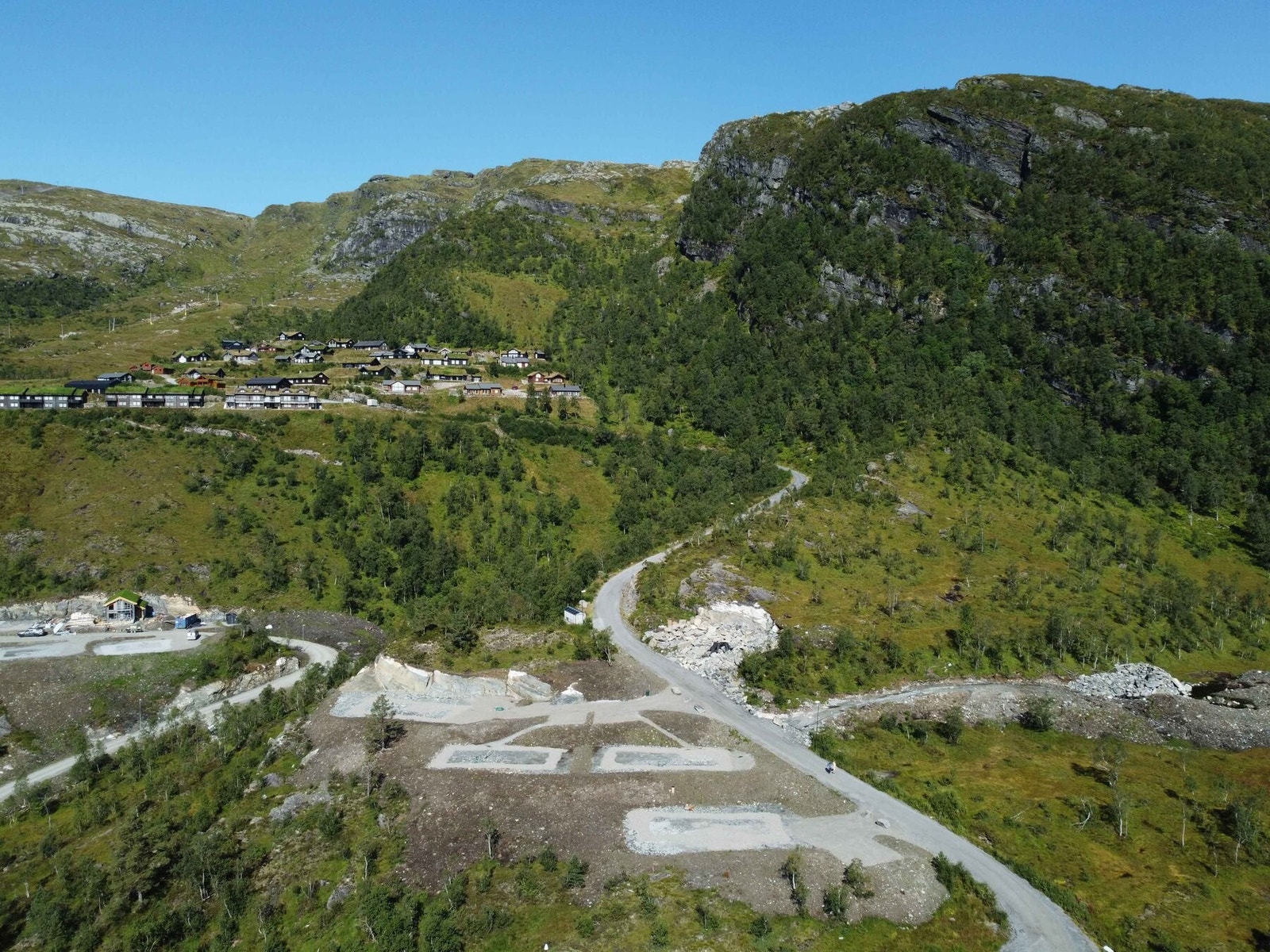 Tomtene ligger flott til med turmuligheter rett utenfor hyttedøra Galleribilde