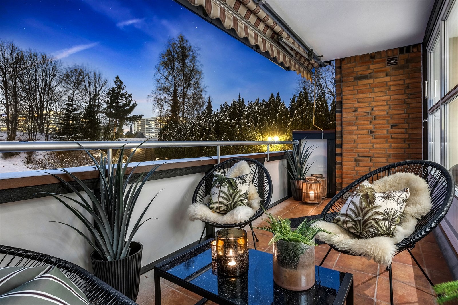 Boligen ble totalmodernisert i 2023 med blant annet lekkert kjøkken fra Huseby og et delikat flislagt bad. Galleribilde