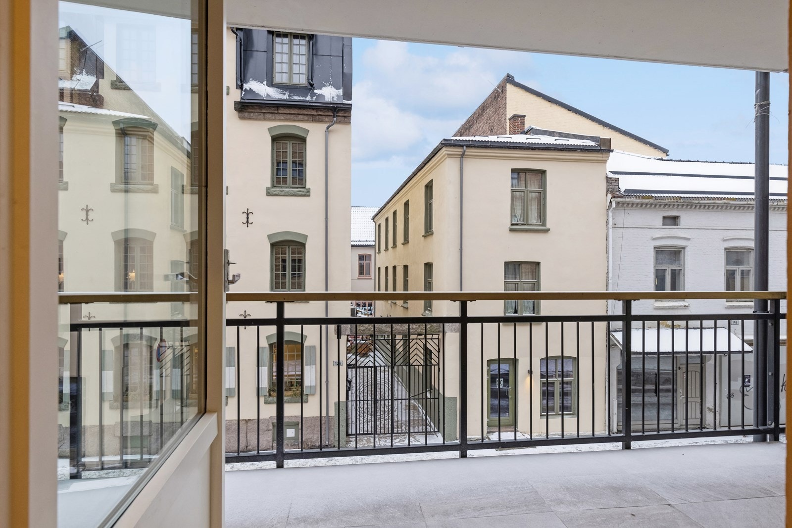 Hyggelig utsyn fra balkong. Galleribilde