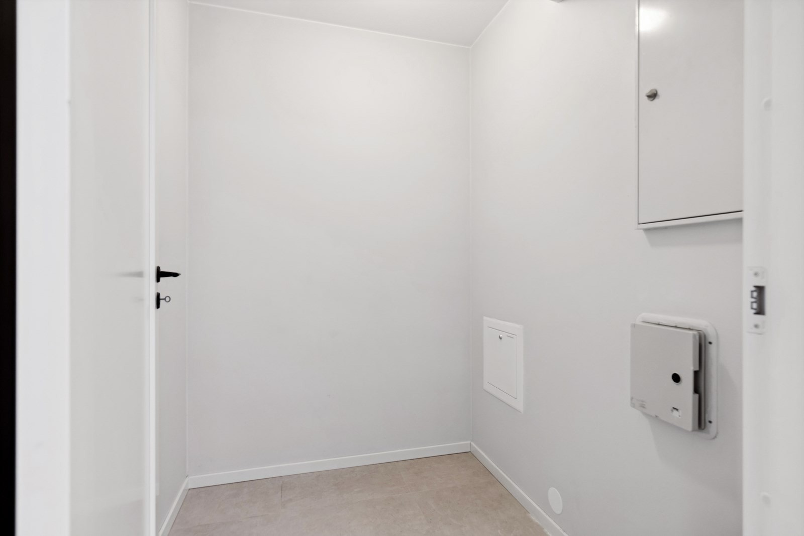 Innvendig bod med gode lagringsmuligheter. Galleribilde