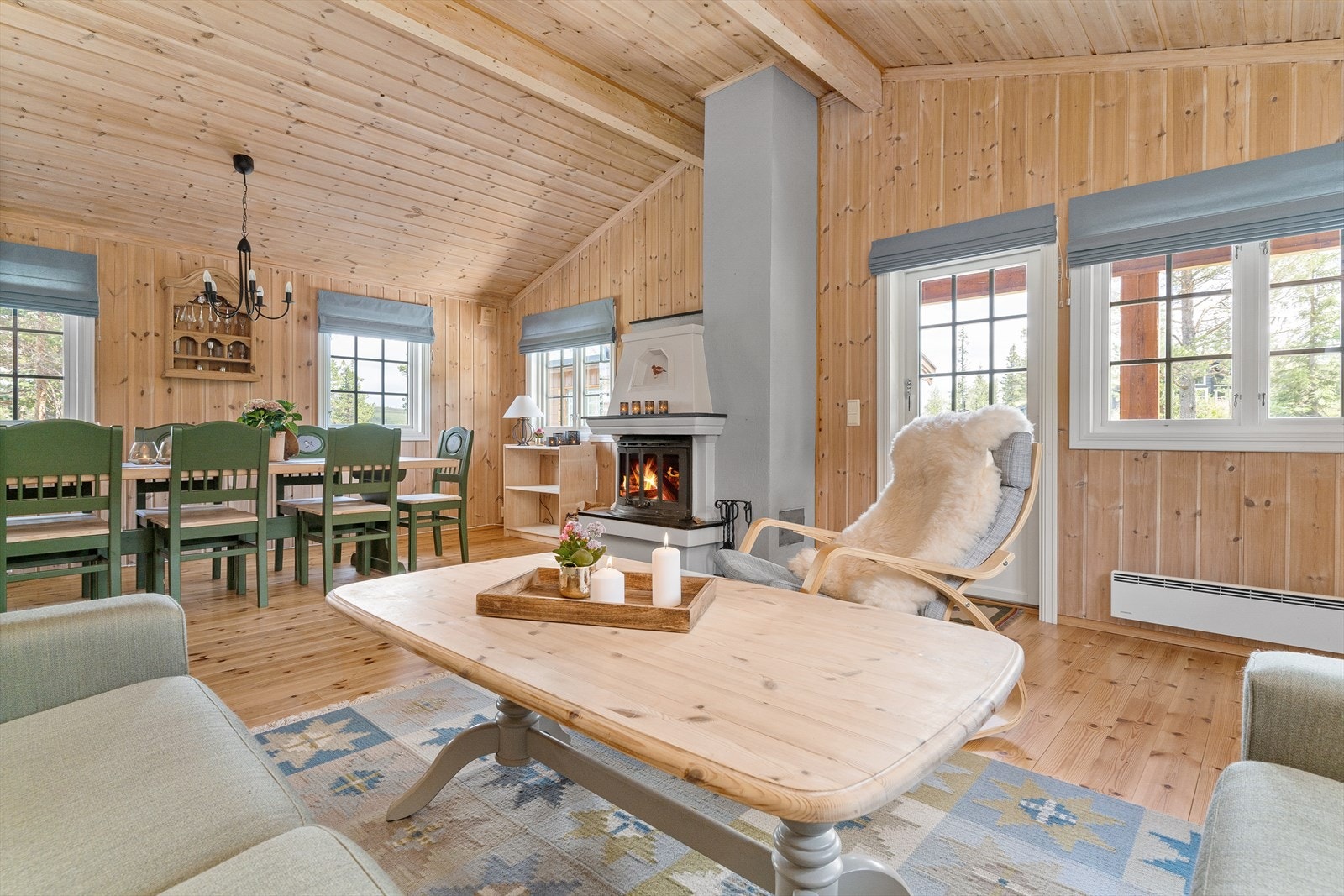 Godt med vinduer gir godt med lysinnslipp. Galleribilde