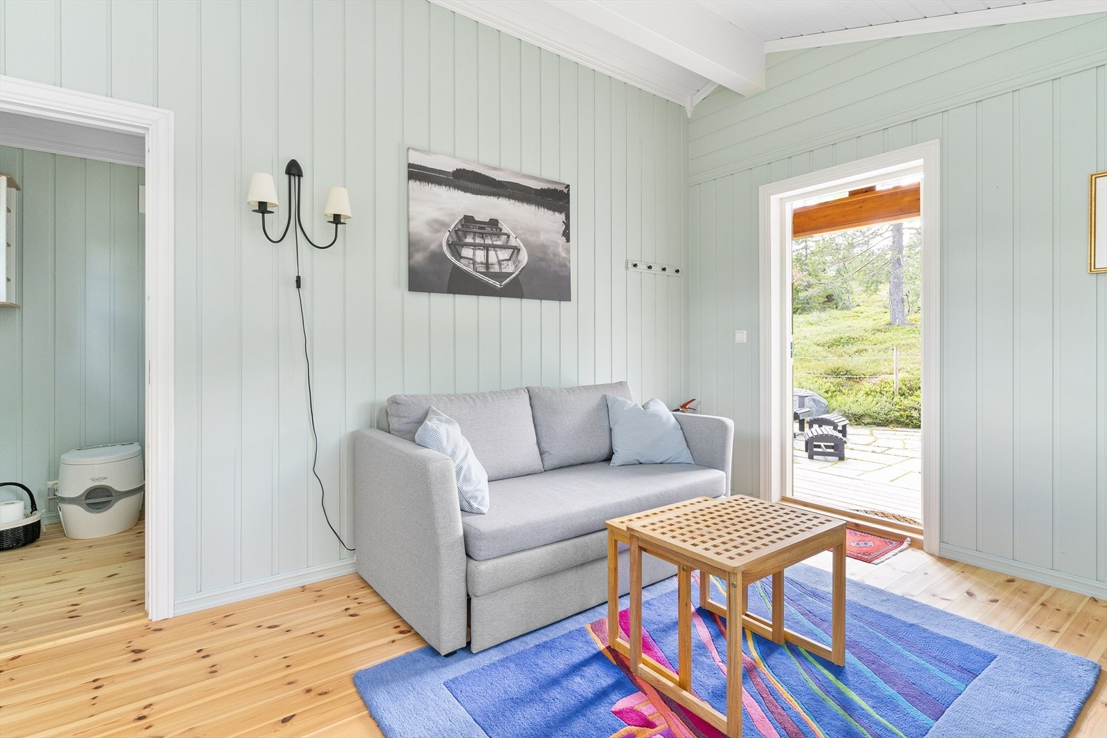 Stue i anneks har god tøkhøyde. Galleribilde