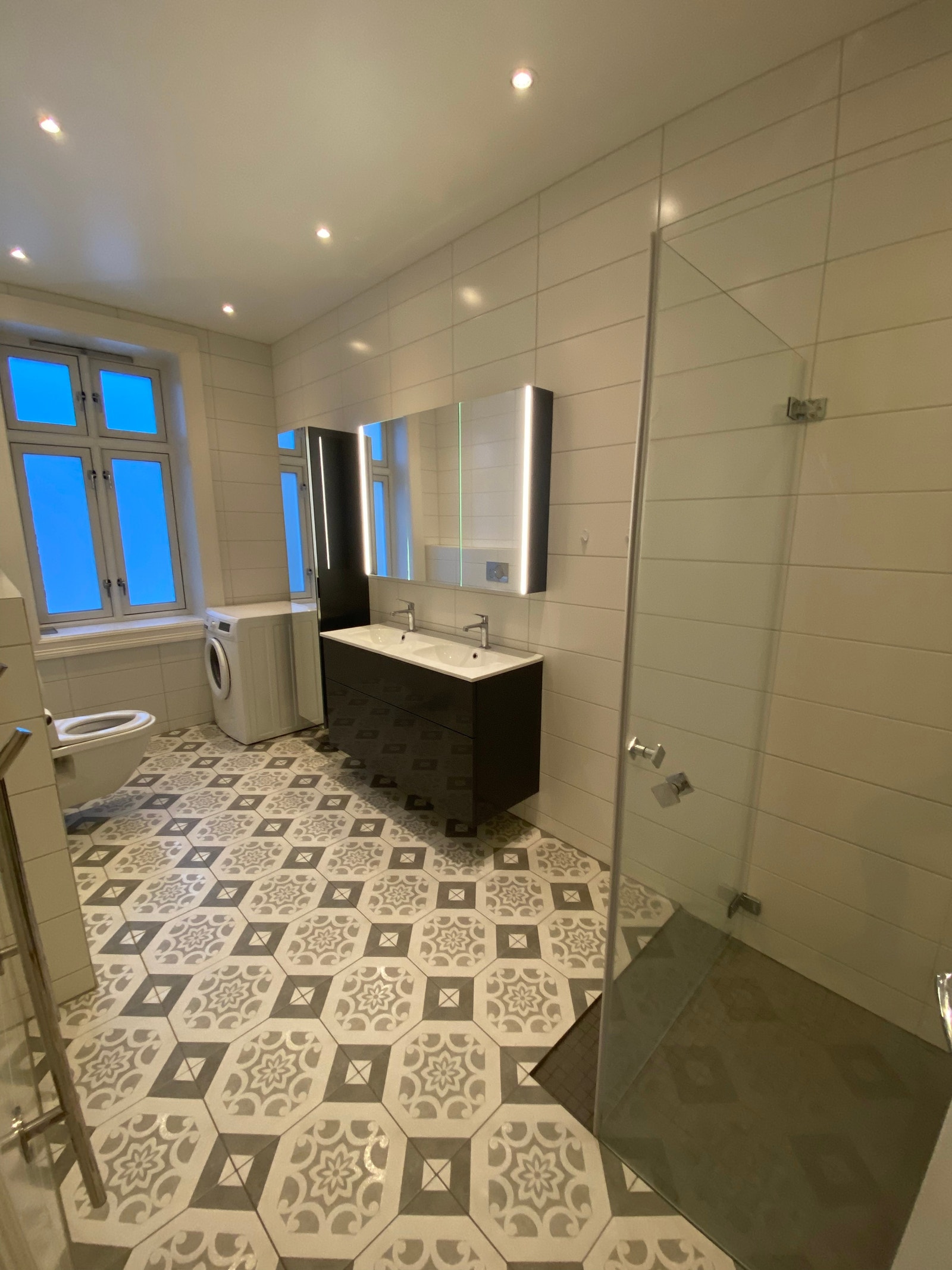 Stort, nytt baderom Galleribilde