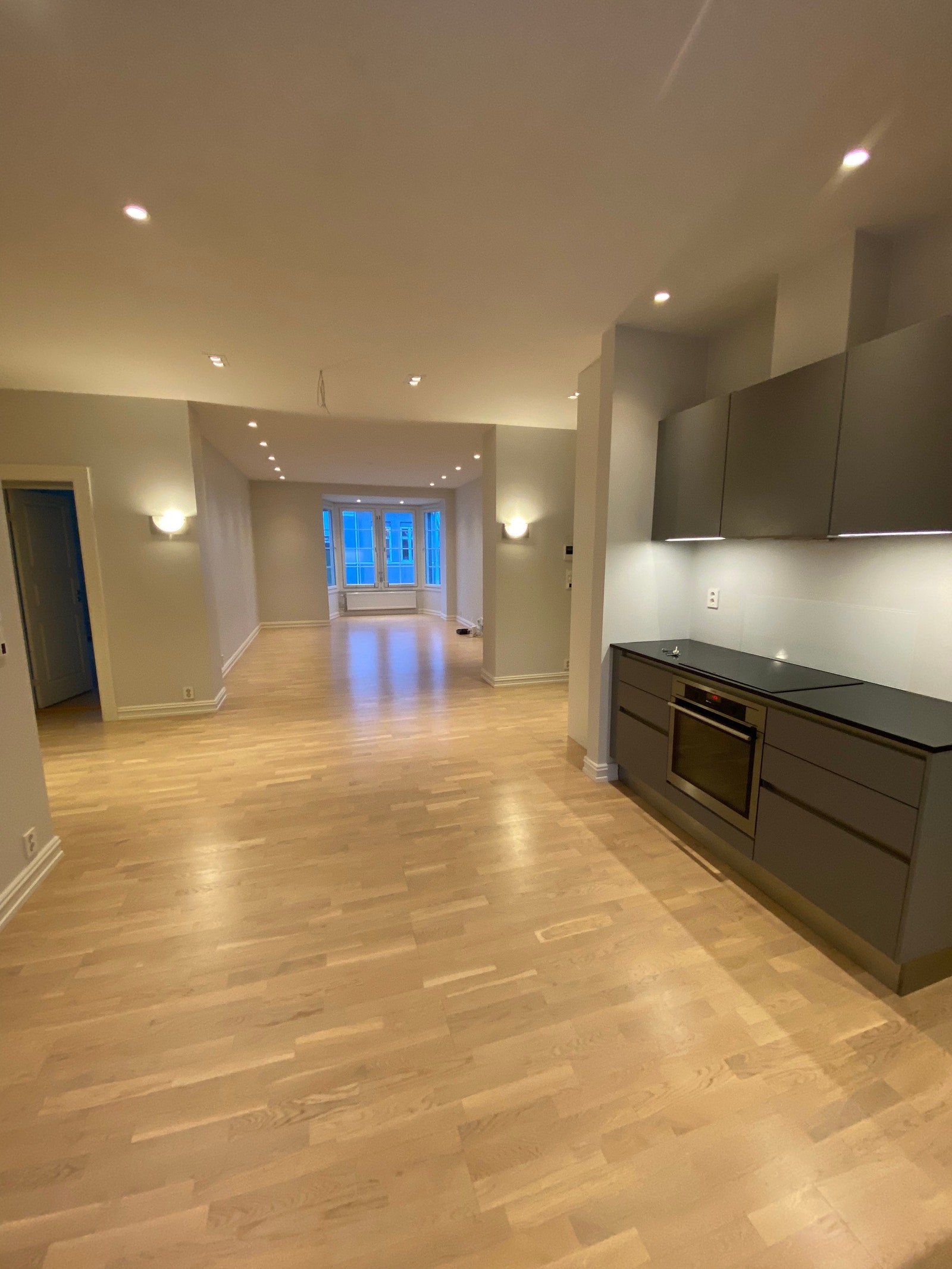 Kjøkken og stueløsning i ett Galleribilde