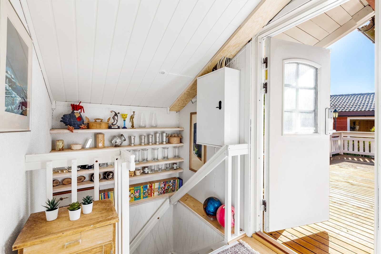 Entré og trapperom ned til underetasje. Galleribilde