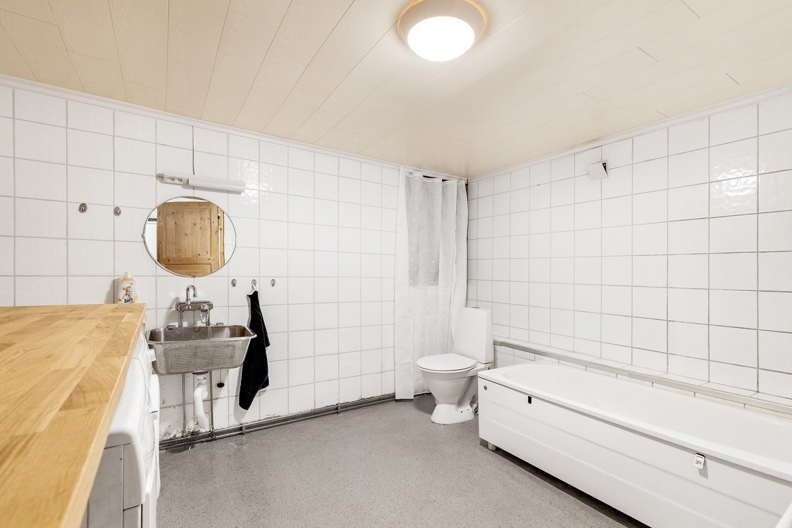 Praktisk og stort bad/vaskerom. Galleribilde