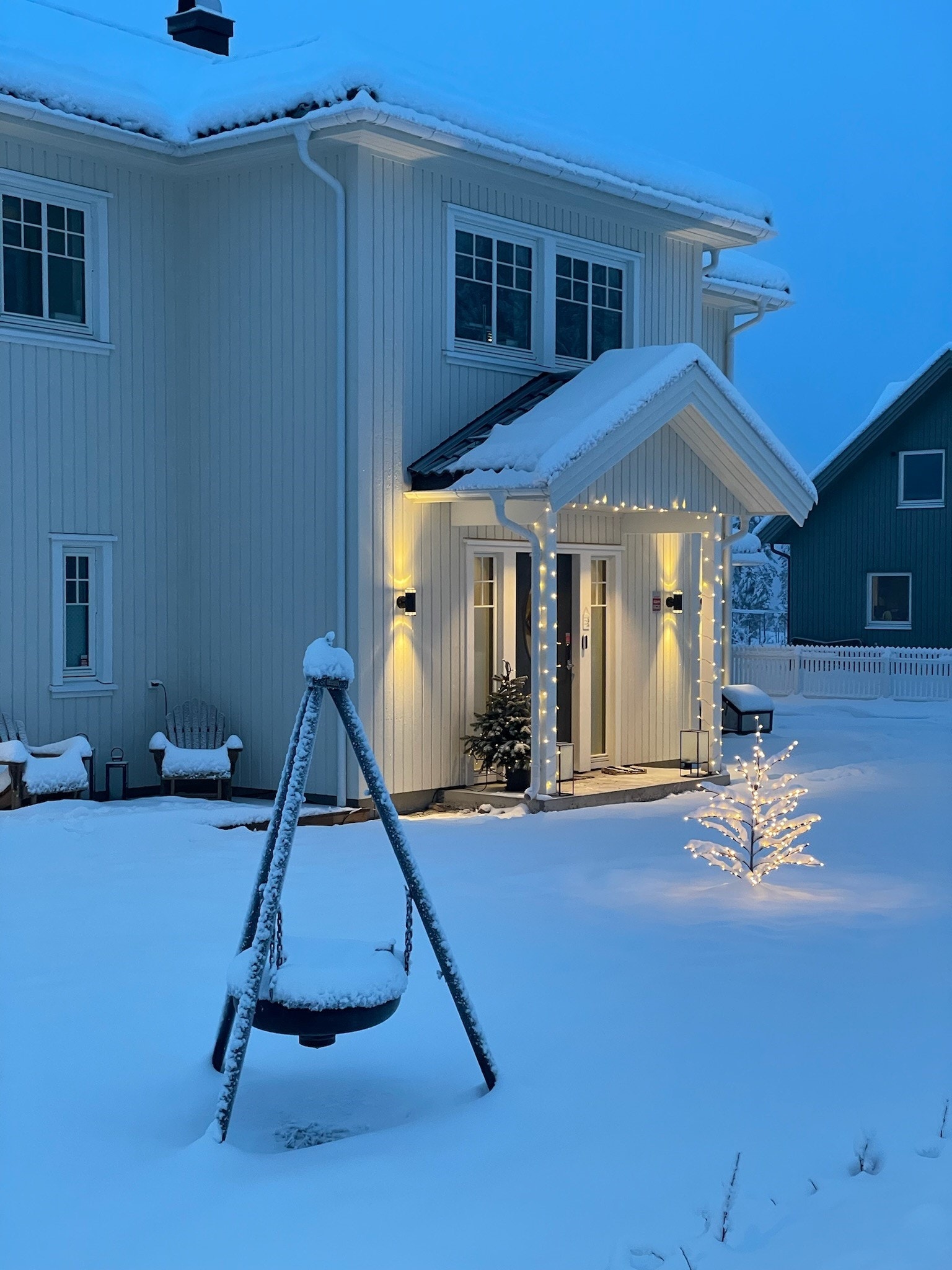 Velkommen til Nordbøbergja 58, en nyere familiebolig med store rom, delikat og påkostet kjøkken, to flotte bad og hele fire soverom. Dette er boligen med familien i sentrum! Galleribilde