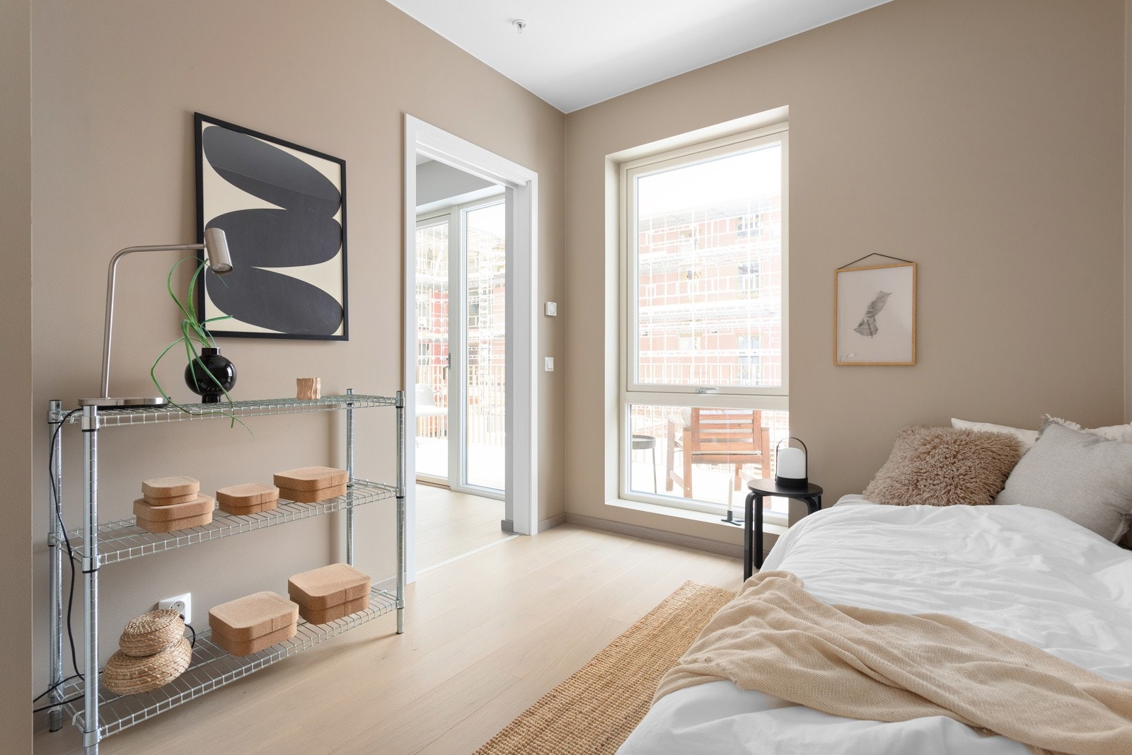 Impression er en varm og spennende, gyllenbrun nyanse, som er vakker til mørkebrunt, lyse gultoner og sandfarger. Galleribilde