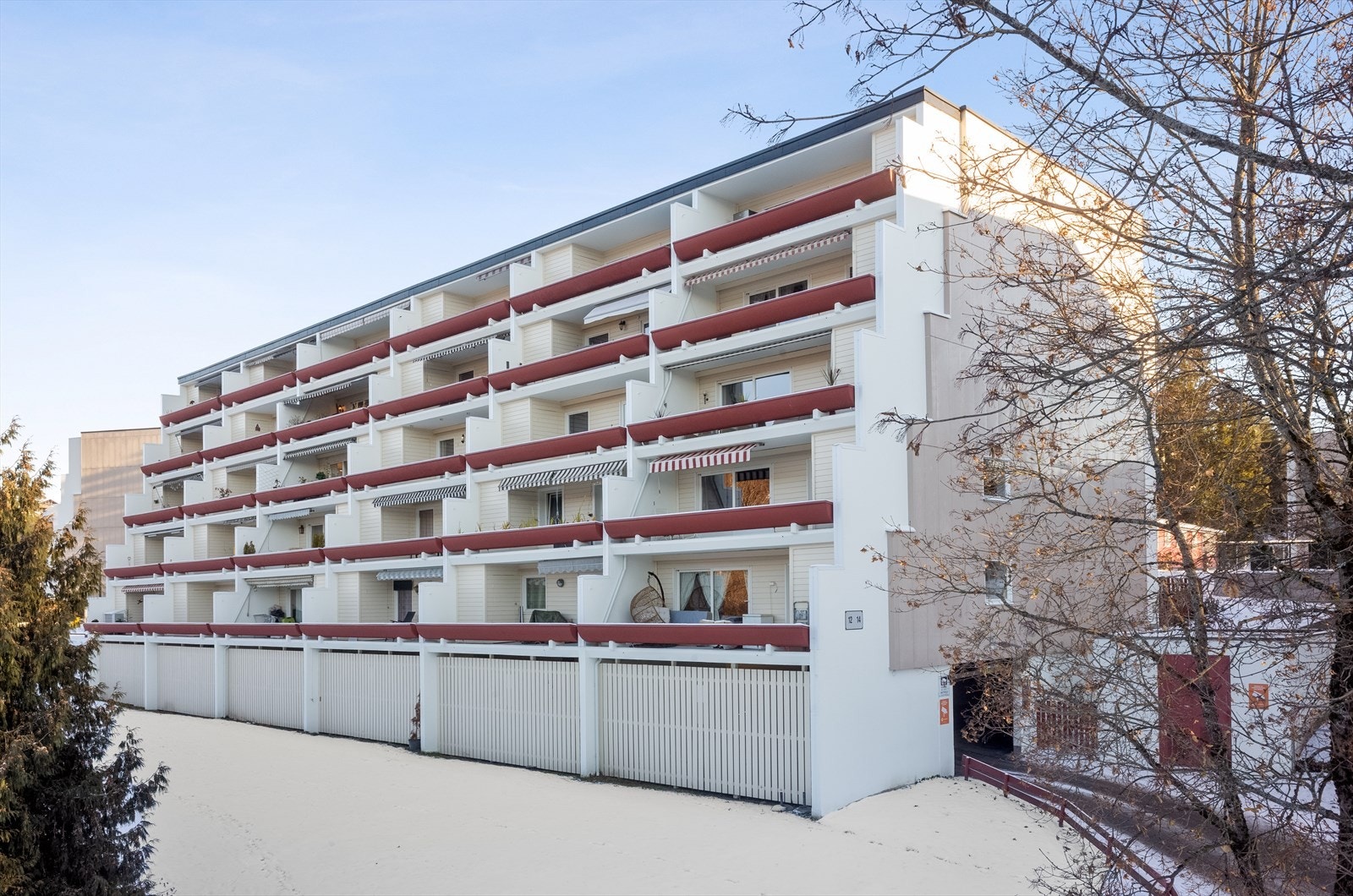 Leiligheten kommer med garasjeplass i felles garasjeplass Galleribilde