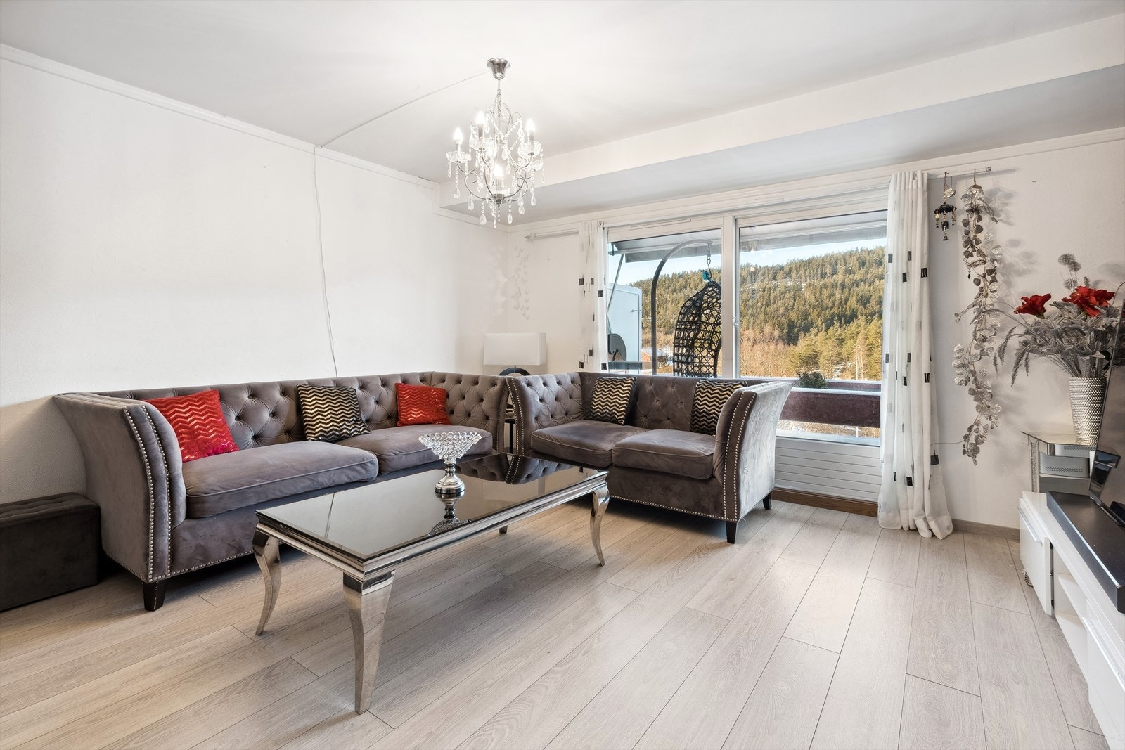 Nima Oghani presenterer Ragnhild Schibbyes vei 14! Galleribilde