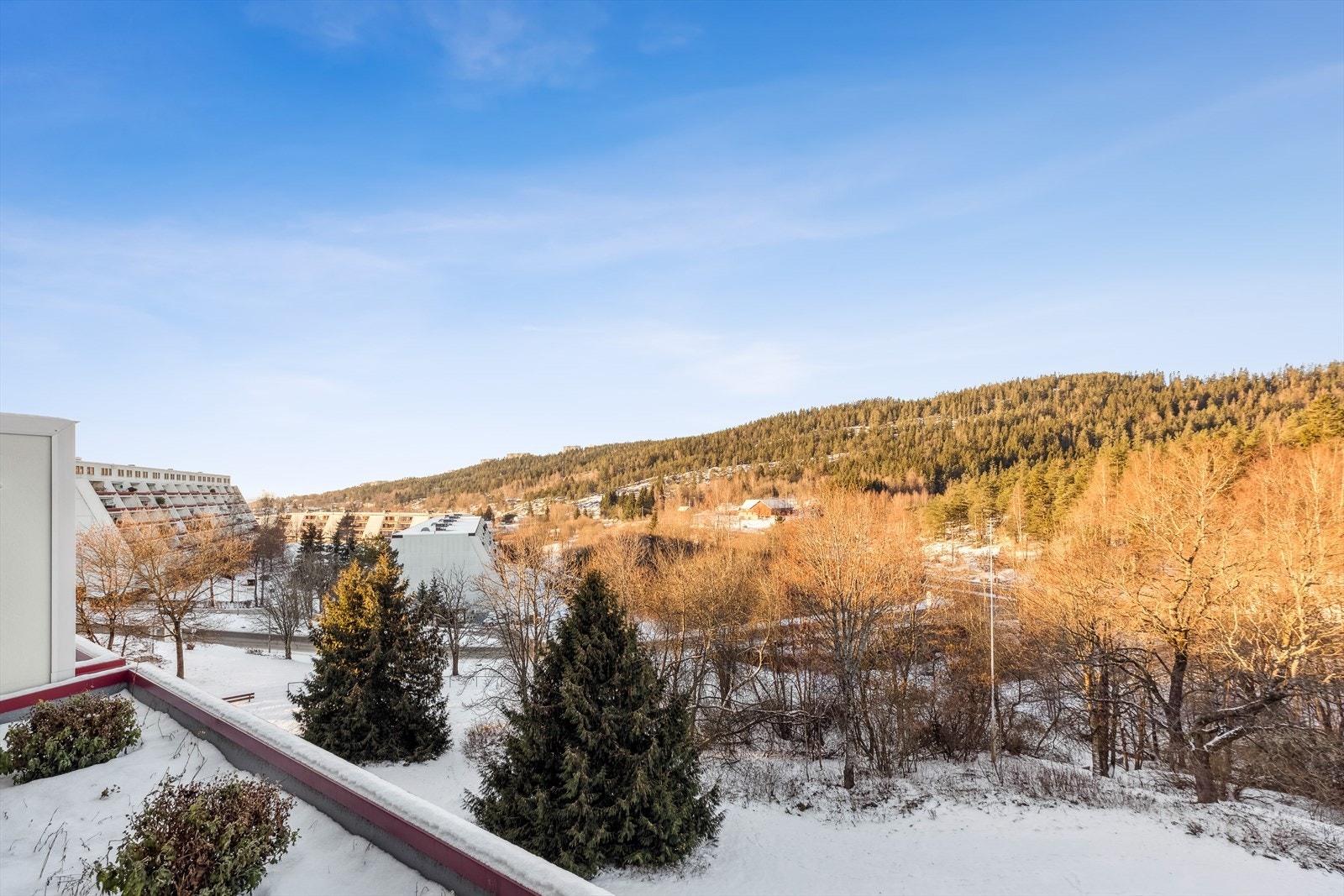 Fantastisk utsikt fra leilighetens balkong i 3. etasje Galleribilde
