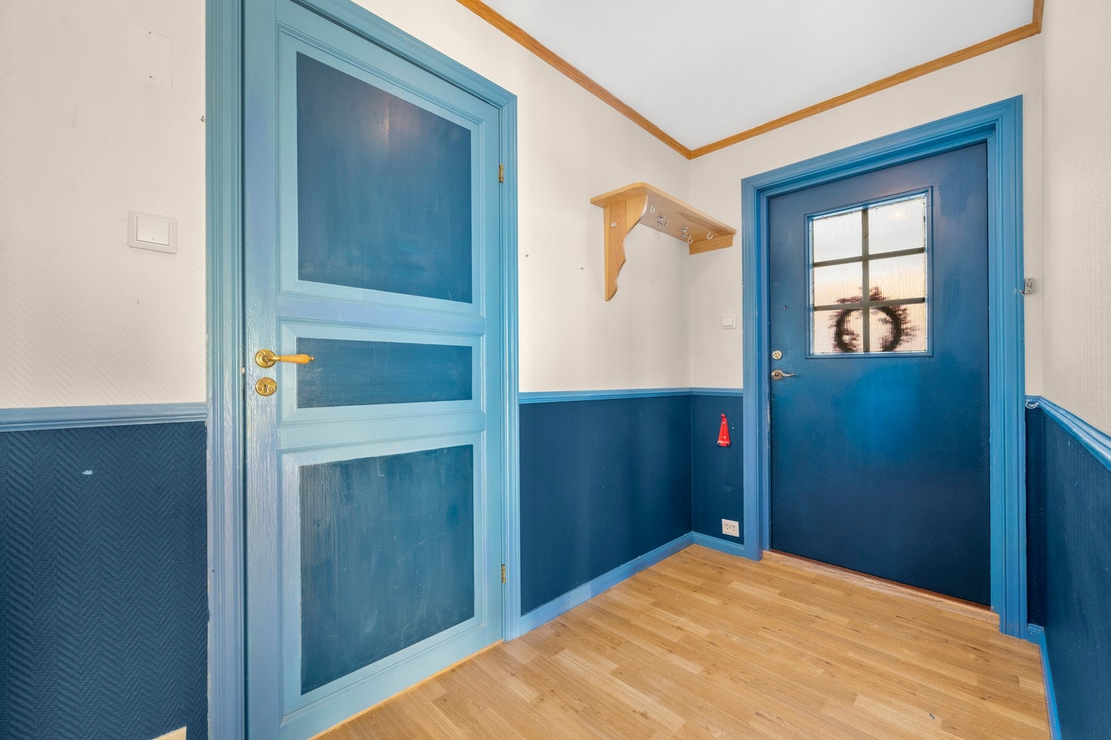 Vindfang og døren inn til badet. Galleribilde