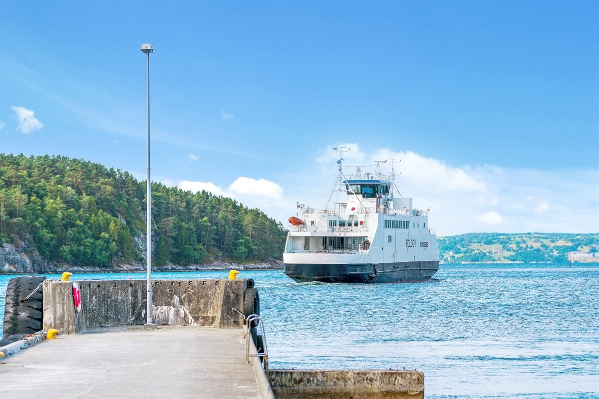 Både ferge og hurtigbåt går inn til Eidssund daglig. Galleribilde